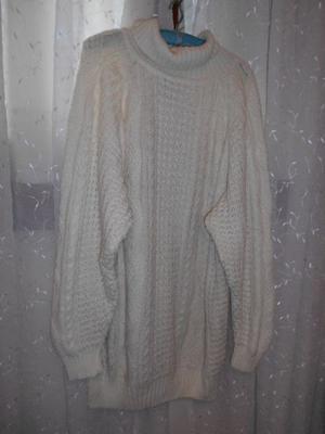 Sweater blanco de lana tejido