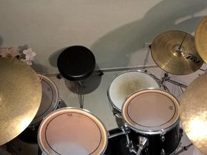 vendo bateria de 5 cuerpos (marca supreme) completa y mas...