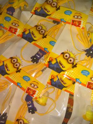 Auriculares de Minions $59. Este miercoles,jueves, viernes y