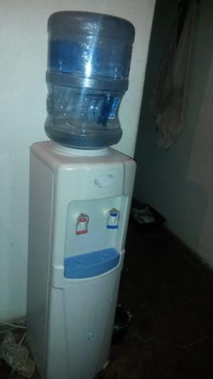 Dispenser de agua fría y caliente