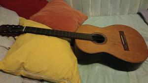 Guitarra criolla de madera