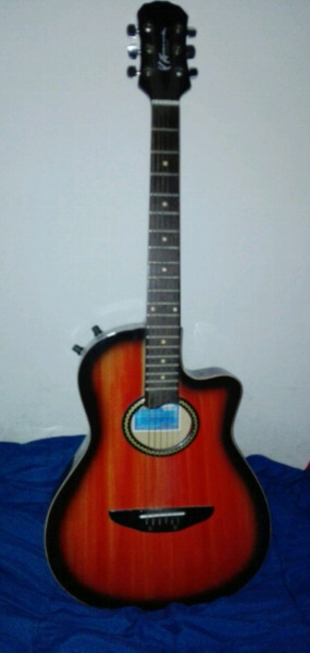 Guitarra electroacústica Yakinowa