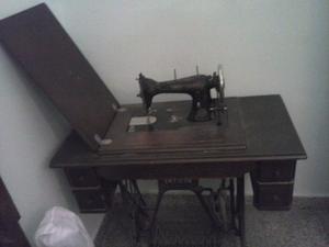 Maquina de coser Antigua