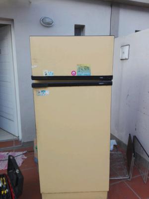 Vendo heladera con freezer