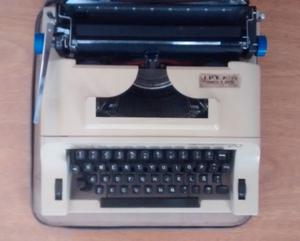 Maquina de escribir Remington con estuche