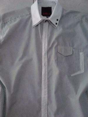 VENDO CAMISA DE HOMBRE MANGAS CORTAS, TALLE  SIN USO.