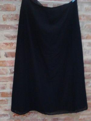 VENDO MAXI POLLERA NEGRA DE GASA FORRADA, TALLE 6 (grande),