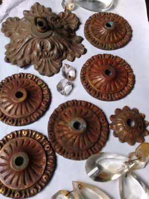 Vendo alguna roseta y algunos caireles