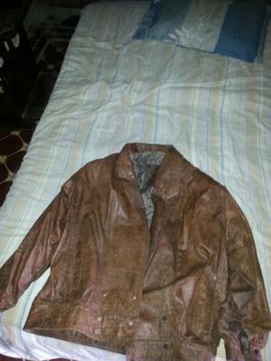 Vendo campera de cuero para mujer