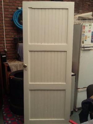 vendo puerta de madera ! color blanca! 2 m alto x 0.80 ancho