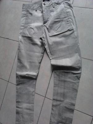 VENDO JEANS SATINADO COLOR GRIS CLARITO, TALLE 38,