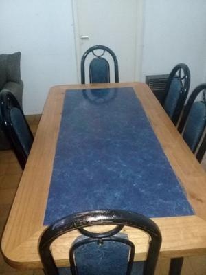 VENDO MESA Y SILLAS