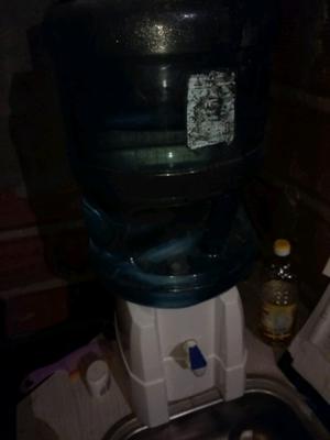 Vendo dispenser de agua con bidon