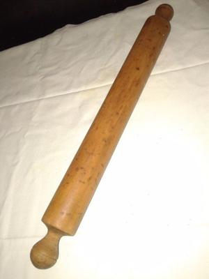 palo de amasar antiguo de 50 de largo ancho 5cm perfecto