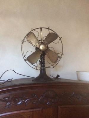 Antiguo ventilador de mesa