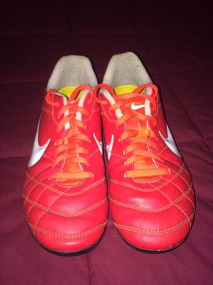 Botines Nike Rojos Con Tapones Talle:37,5