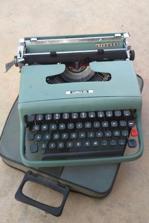 Máquina de escribir portátil Olivetti Lettera 32