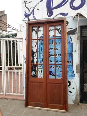 Puerta antigua de cedro