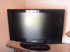 Televisor LCD 32" marca Samsung, control, impecable