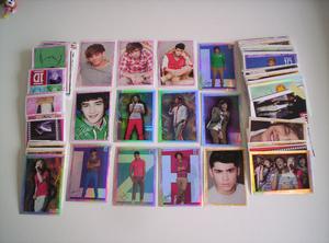 Vendo lote de 174 figuritas diferentes de one direction