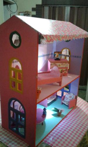 casa de muñecas grande completa con muebles,luz y barby