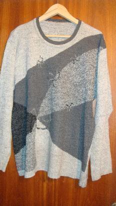 sweaters pullover de lana gris con diseño fantasia usado
