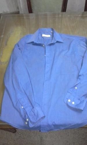 Hermosa e impecable camisa azul benetton, marca Louis