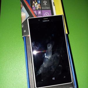 Smartphone lumia 720 impicable con cargador blanco