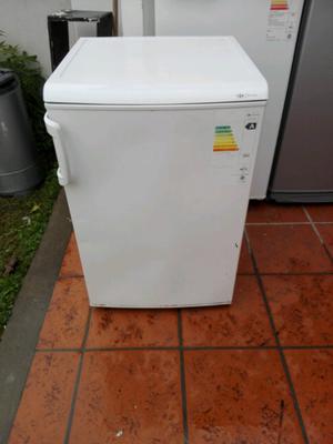 Vendo freezer bajo mesada