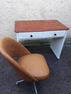 vendo mesa escritorio con dos cajones mas silla