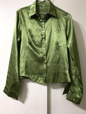 Camisa verde metalizada