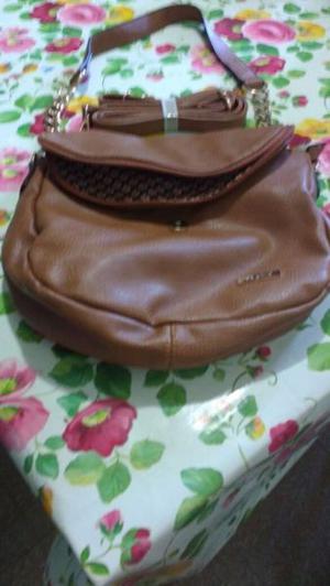 Cartera simil cuero