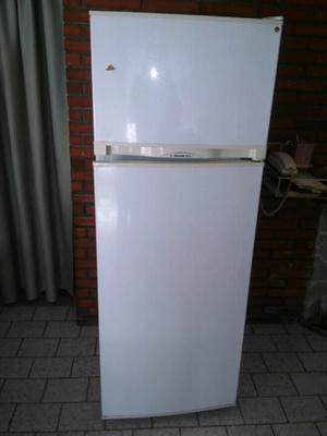 Heladera con Frezzer Philco 350 Lts