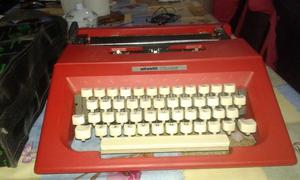 Maquina De Escribir Olivetti Collage