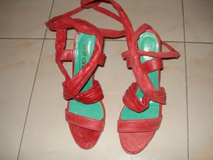 SANDALIAS COLOR CORAL, CON TIRAS LARGAS, TALLE 36, SIN USAR