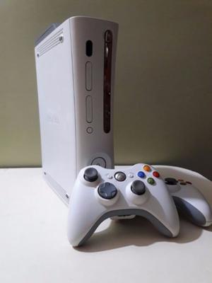 Xbox 360, arcade, blanca,con dos mandos y juegos