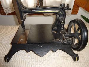 Antiquísima máquina de coser