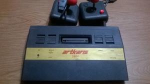 Atari  Artkaris Con Dos Mandos A Revisar.