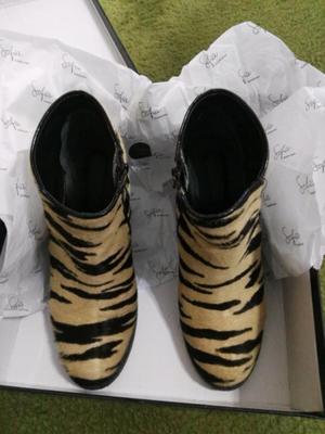 Botas SARKANY animal print. Muy buen estado!