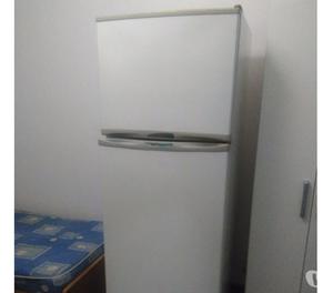 HELADERA CON FREEZER NO FROST White Westinghouse Double Wd36