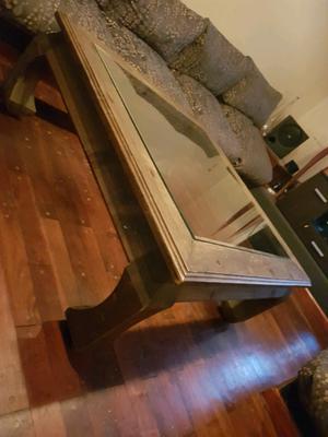 Mesa ratonera de madera