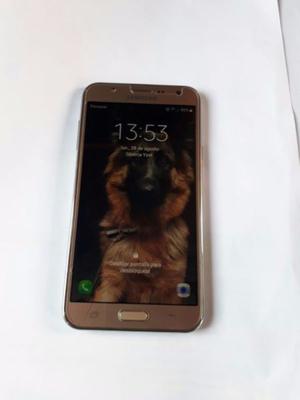 Samsung Galaxy J LIBRE con accesorios originales.