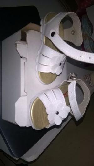 Vdo sandalias Bebe nuevas