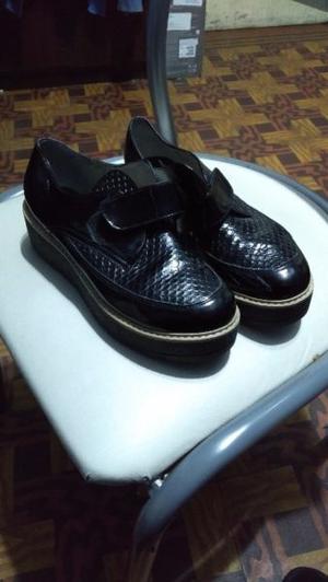 Zapatos de charol negro Gustavo Cassin