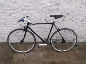 Bicicleta fixie media carrera, R28' llantas doble pared.