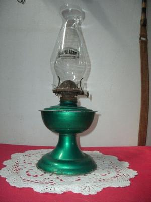 Lámpara a kerosen de 41cm de alto/ sin mecha.