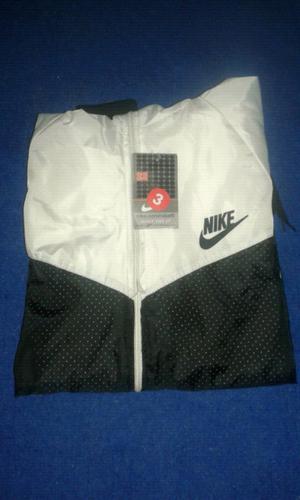 Vendo Rompevientos nike