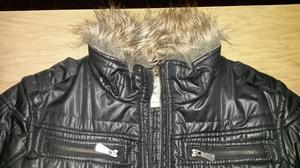 Vendo campera NUEVA impermeable negra con detalles de