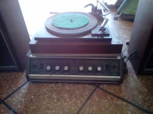Vendo equipo de audio BGH con bandeja giradiscos vintage