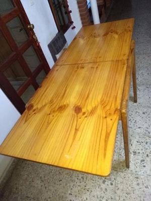 mesa plegable de madera lustrada